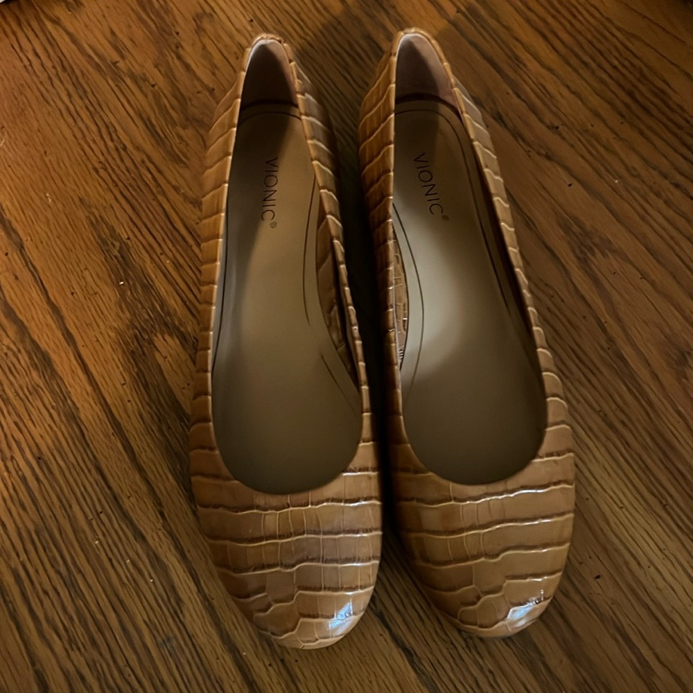 Vionic Camel Colored Flats- NEW